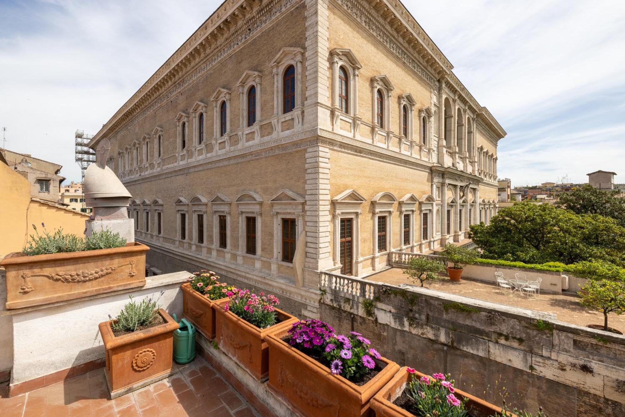 Farnesi Terrace Penthouse Appartement